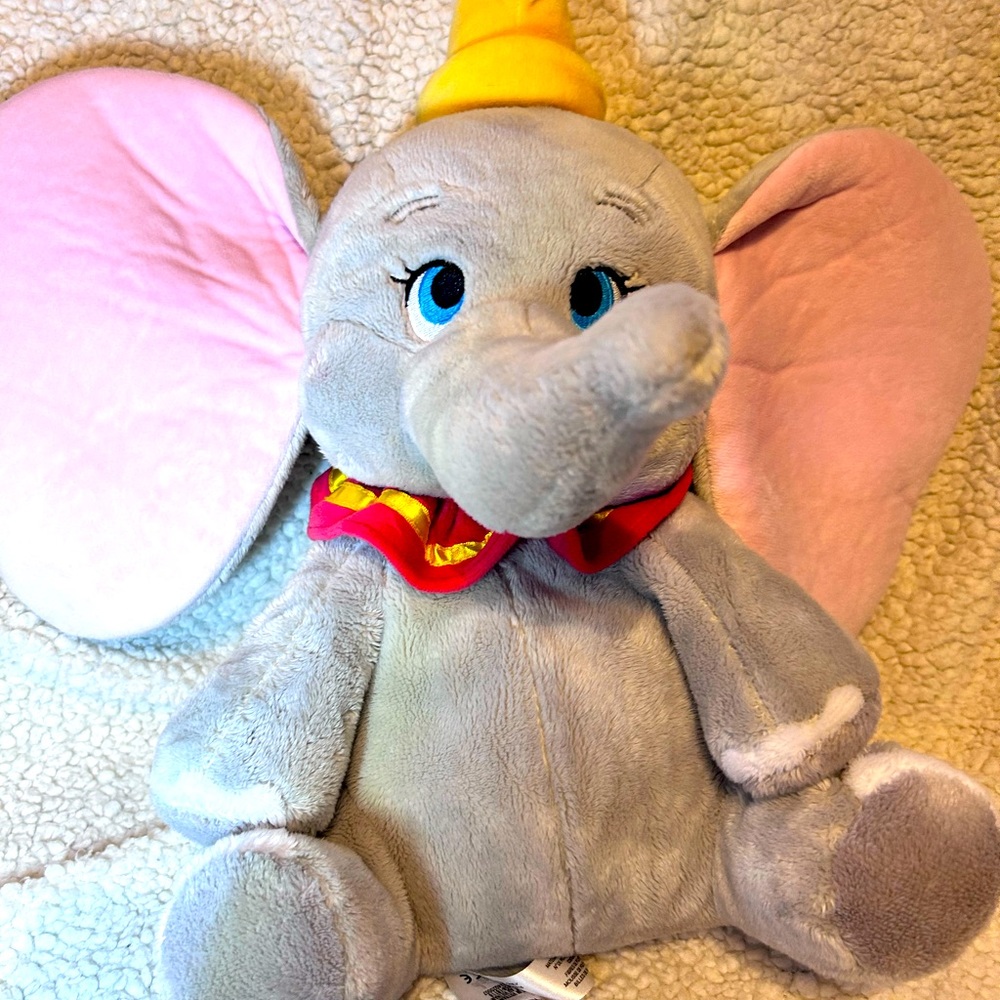 Dumbo 15 in plush from Disney, super soft, excellent condition